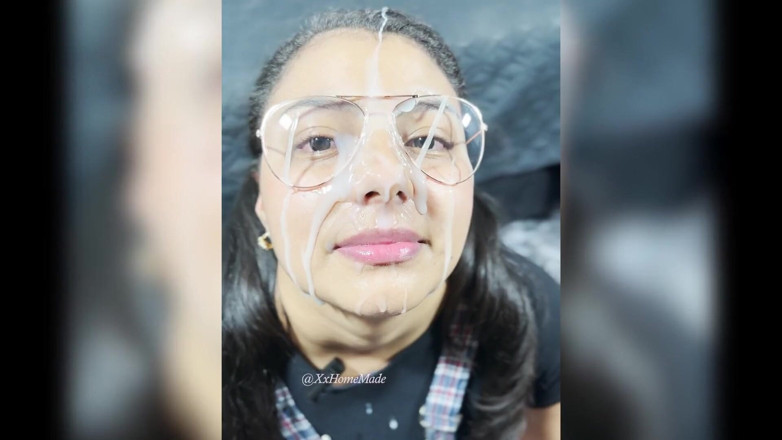 XxHomeMade: Ejaculare pe fața ei - fată amatoare latino