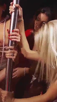 Un videoclip porno complet cu o orgie perversă # 3 - Multe scene