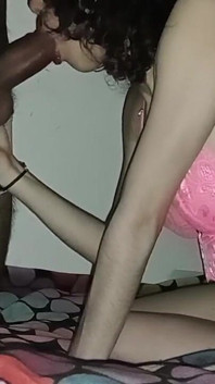 Tôi mặc đồ lót màu hồng, tôi muốn cậu bé của tôi lấp đầy tôi bằng sữa ... h con cu dày của anh ấy và cho tôi liếm âm hộ sung sướng (video đầy đủ)