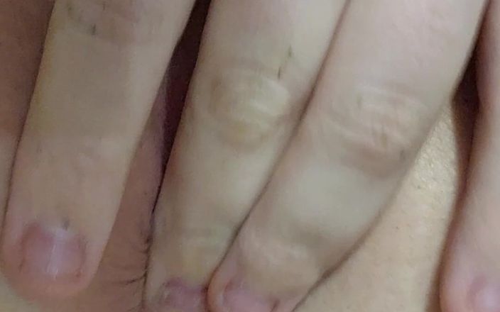 Sissyhome: 抚摸我紧致的屁股