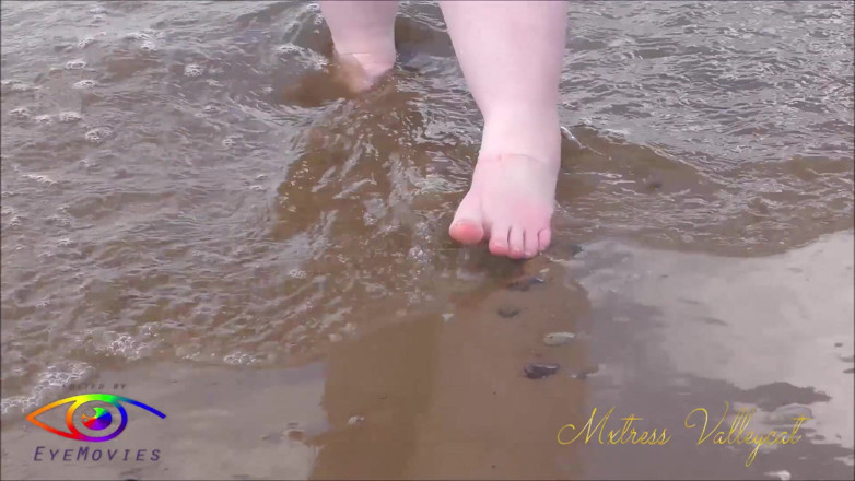 Mxtress Valleycat: Out at sea