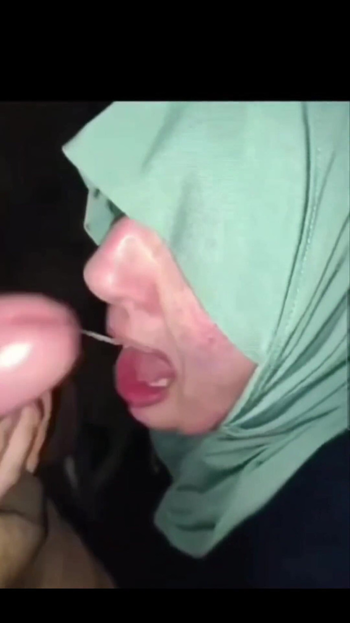 CrippleFreak4U: Dostala jsem dobré bičování za rozhovor s mužem, který není...