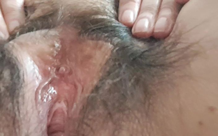 Mommy big hairy pussy: 熟女の小さなクリトリスとしわくちゃの膣