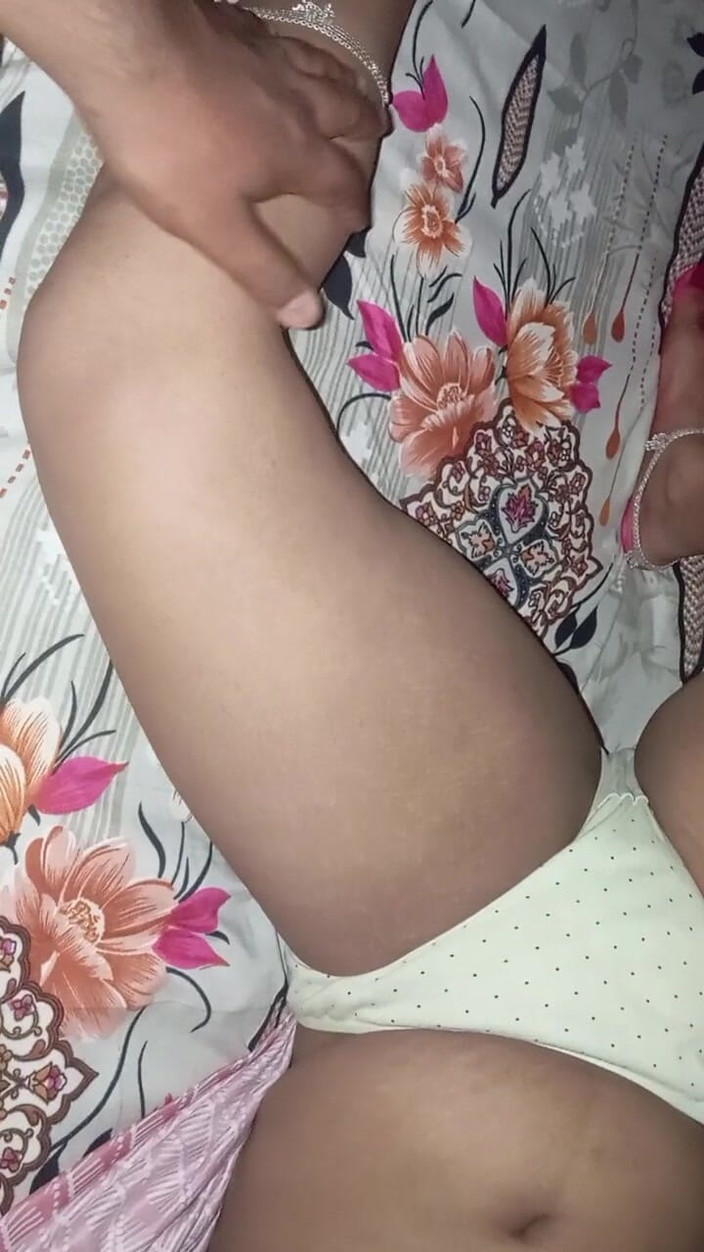 Manjushukla: Sosok seksi tante seksi ji.