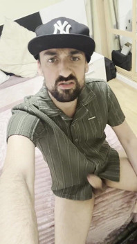 Papa Se Branle Jusqu’à Jouir