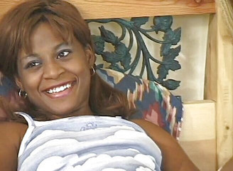 Black Jass: Carina ragazza ebano viene sbattuta analmente dal grosso cazzo di...