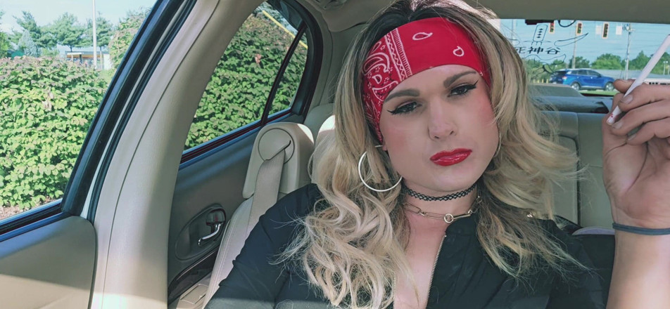 Darkfetish2k: Kylie babes hút thuốc tôn sùng chơi xe hơi