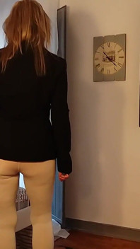 ¡la Abuela Tiene Unas Piernas Estupendas!