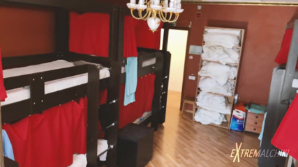 Extremalchiki: College dorm wanking naked