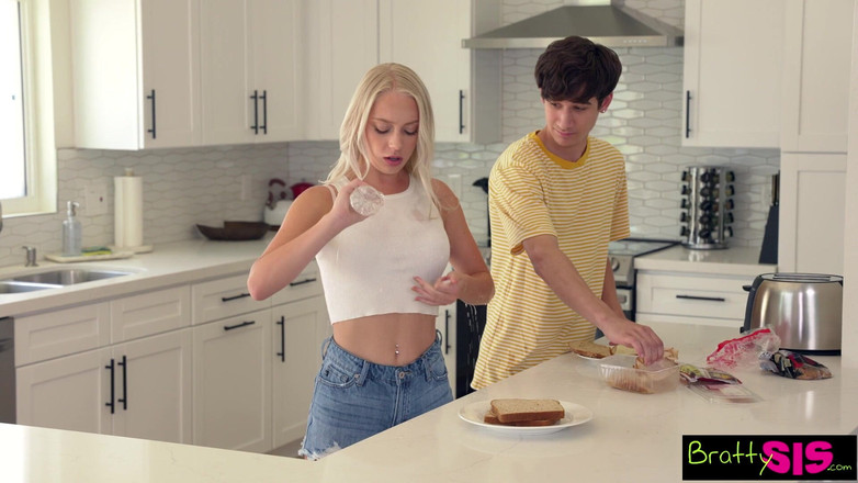 BrattySis: Rozzlobená nevlastní sestra