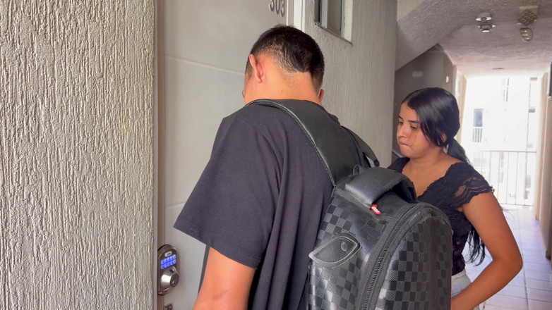 Hilary palvin: Eu compartilho um quarto de hotel com minha meia-irmã e...