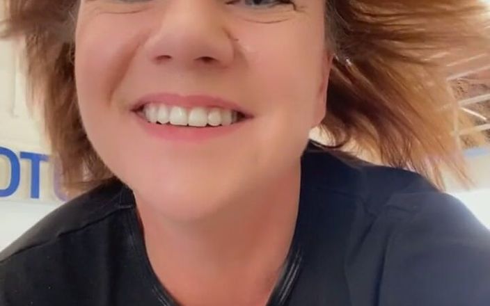 Ms Amanda: Hádej, že by to bylo lepší v bikinách
