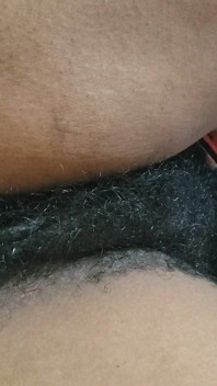 Ät mogna håriga fittor på nära håll så het styvmamma