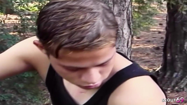 Shemale TS Collection: ブロンドのニューハーフが男に舐めを与え、屋外でアナルで犯す