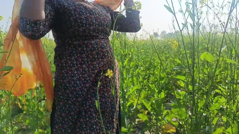 Savita5343: Indiancă desi bhabhi de la sat futută în câmpul cu muștar în...