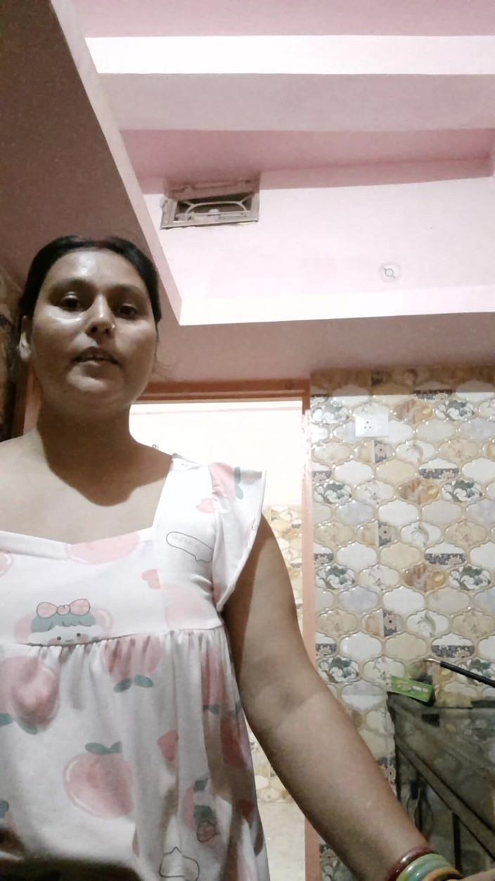 Puja555: Desi Bhabhi vaří