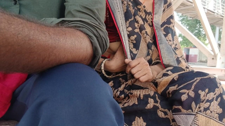 seema: Bhabhi dostala sex na vlakovém nádraží