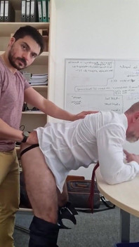 Une prof se fait baiser par son élève