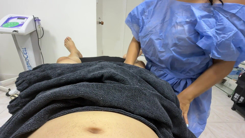 SENSESEX: La massaggiatrice mi permette di toccare il suo culo video...