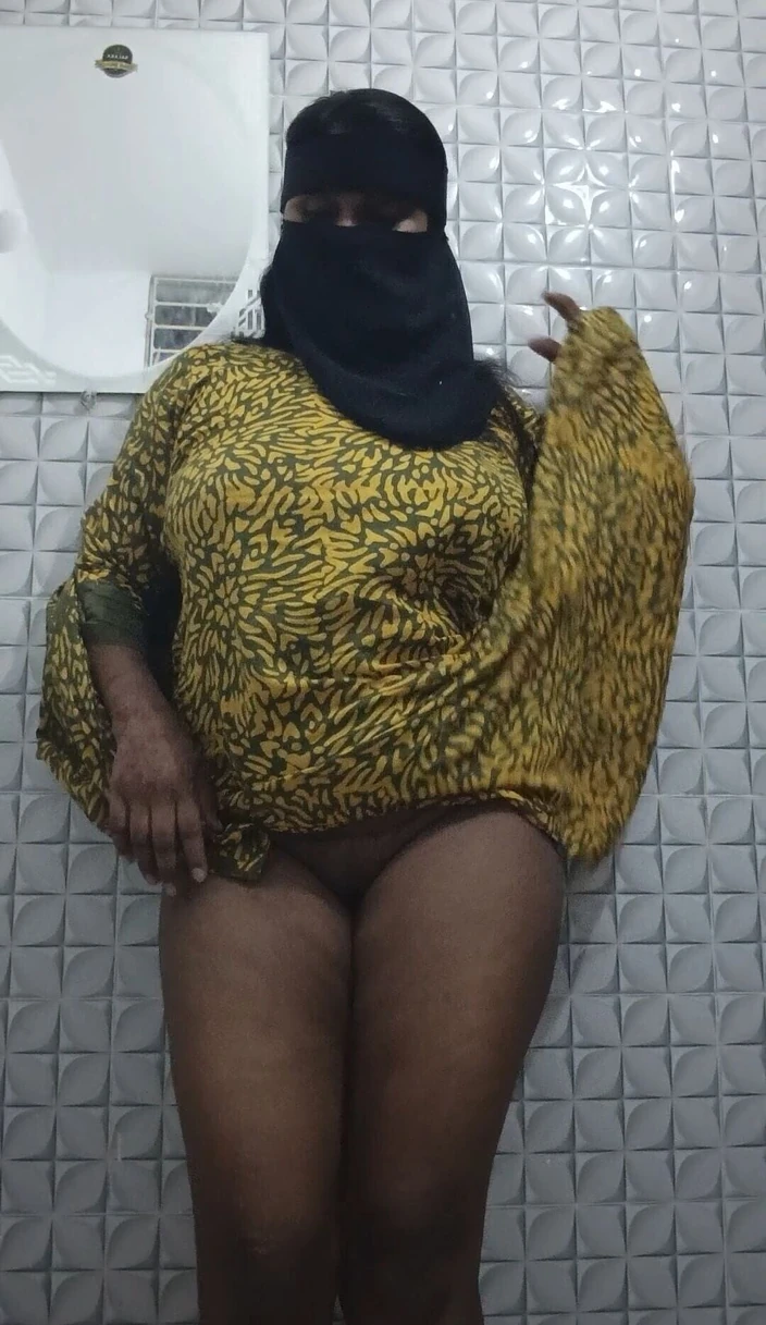 Desi girl miaz with girthmaster