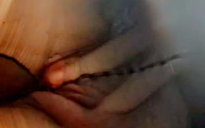Sofy13: Tôi đang chơi với âm hộ trưởng thành của tôi