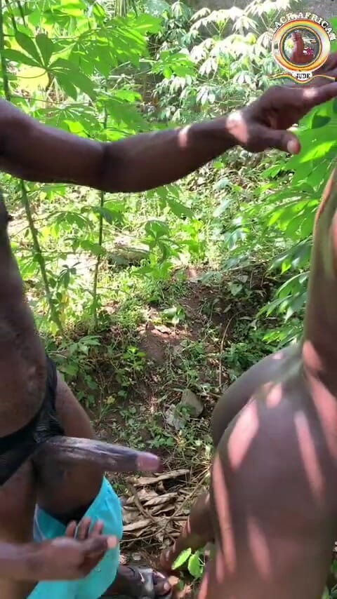 Purplecum: Chiavata nel Cespuglio