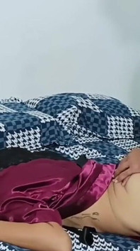 Aku ngentot ibu tiriku yang seksi waktu suaminya lagi kerja, nggak mungkin dia ngasih kejutan