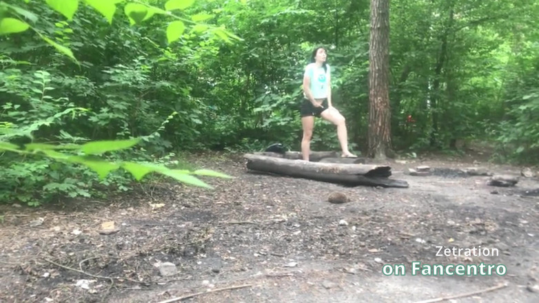 Zetration: Sta facendo piacere alla sua figa una dolce MILF mora...