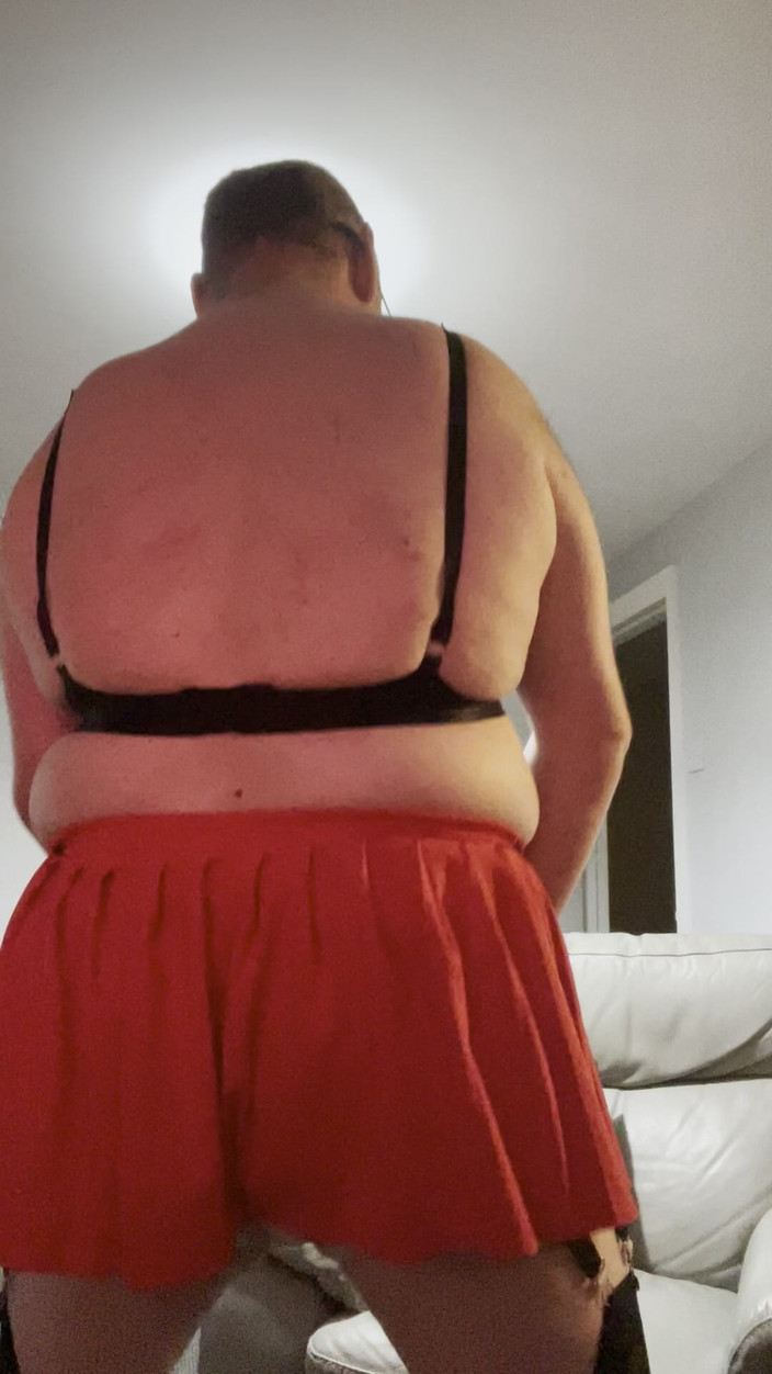 Ancient456: Джулиан хочет мужчин-геев так плохо