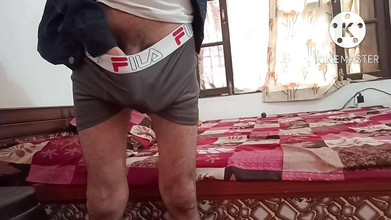 Desi__Panda: Guru tution-ku kontol monster besar. Menikmati