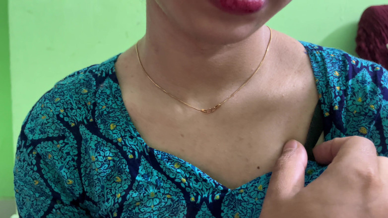 Riya Chowdhury: 我在我的房子帮助下努力做爱