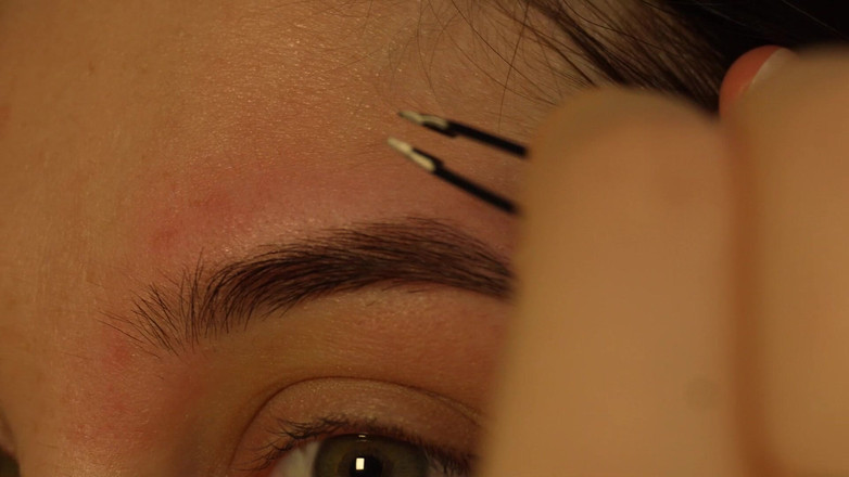 AmayaMori: Ich werde meine Augenbrauen extra aus nächster Nähe mit einem...