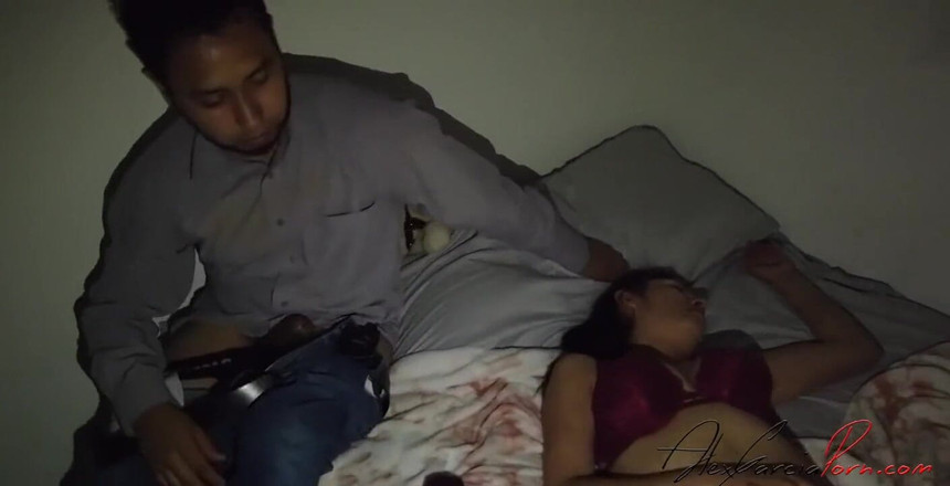 Alex Garcia Porn: 내 사촌이 파티에서 어지럽게 도착해서 섹스하고 싶어 2/2