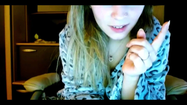 Sexydea: Sexydea si cewek hot lagi asik fingering memeknya sendirian di...