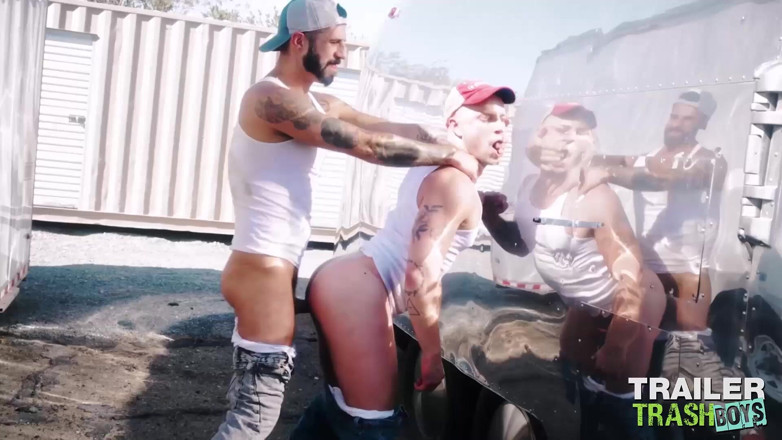 Trailer Trash Boys: TRAILERTRASHBOYS - fără prezervativ cu Bryce Hart și Romeo Davis
