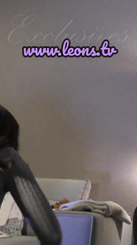 La più bella ragazza mora una vera piccola fidanzata amatoriale viene per il video di moda si trasforma in casting porno