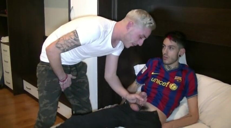 Gaybareback: Твинка же трахнул без презерватива Alexis Clark