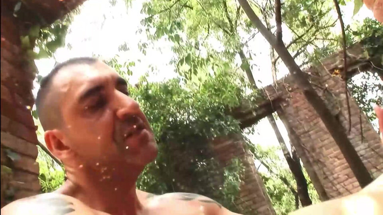 Transsexuell and gay club: Дикий гей на відкритому повітрі, анальний трах в руїнах