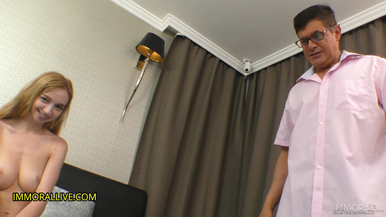 Immoral Family: Step sis' puffy pussy lips communicate the best – English lessons...