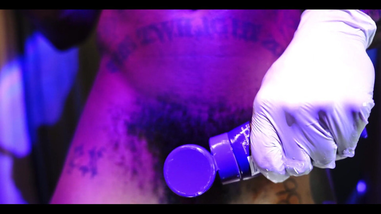 Hallelujah Johnson: Büyük siyah kıllı yarak ibadeti Hallelujah Johnson (yukarıda olduğu gibi aşağıda)