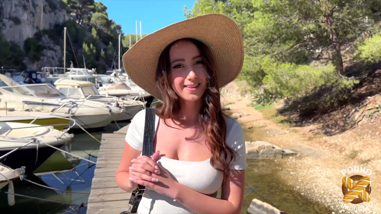 Porno Baguette: Hellolimoon, awek cantik, memerlukan seks keras!
