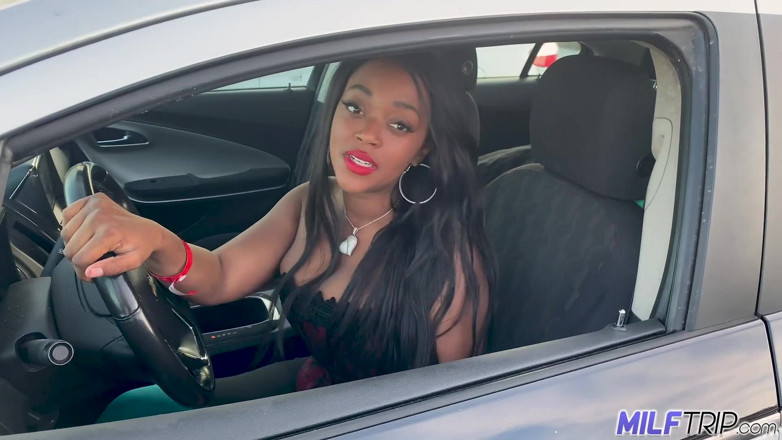 MILF Trip: Buxom ebony sweetheart works over the cock