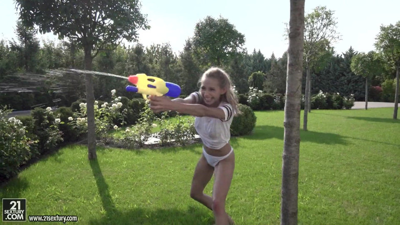 21 Sextury: Veronica Leal, Gina Gerson ve Nesty - ıslak tişörtler