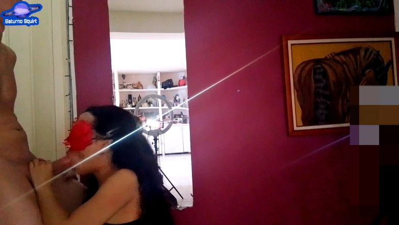 Saturno Squirt: ハンサムな継息子は、セクシーなランジェリーを着ている彼の不誠実で売春婦の継母とクイックセックスをしています