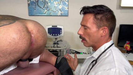 Reese Rideout: Plug anal nos Médicos
