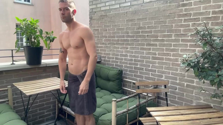 Brady massage: アントワープの露出主義:テラスの上で