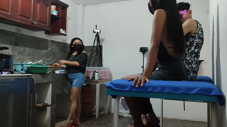 NEGRITA SEXY: 的邻居和她在别人家认识的新朋友调情