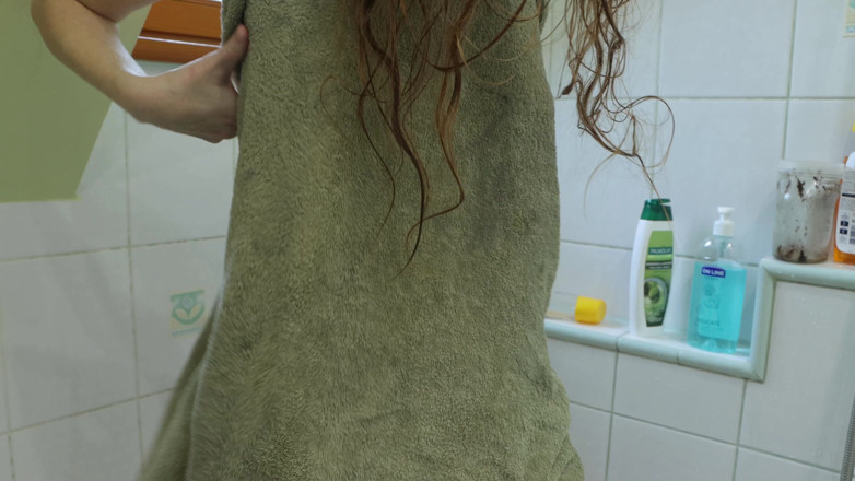 AnnaHomeMix: Kijken naar mijn naakte vrouw die haar haar pijpt. Annahomemix