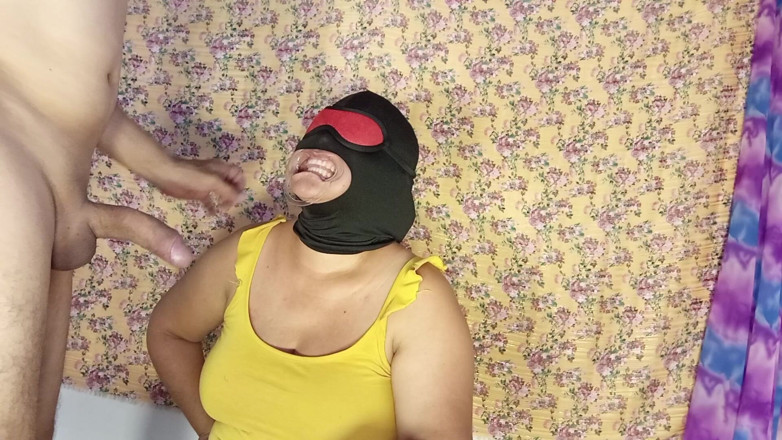 Bondage homemade mature: Curvy mogen desi ögonbindel suger kuk hårt sedan anal