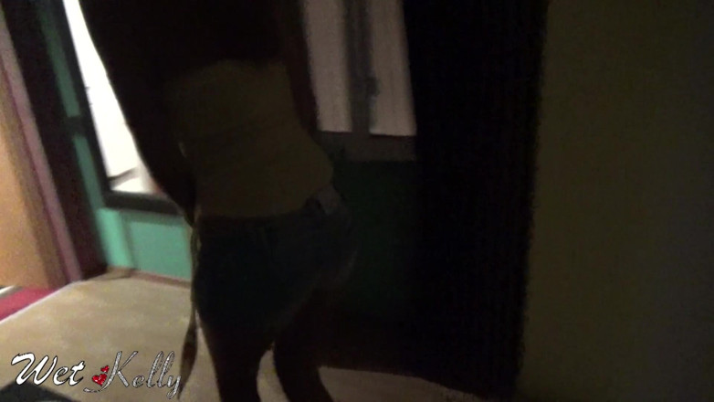 Wet Kelly: Pee Desperation on My Short Jeans